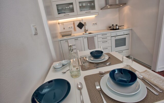 Portuguese Living Columbano Executive