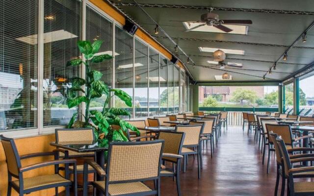 Quality Inn & Suites Riverfront