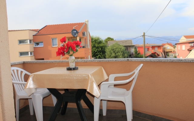 Apartment Ivan - 300 m from sea: A3 Nin, Zadar riviera