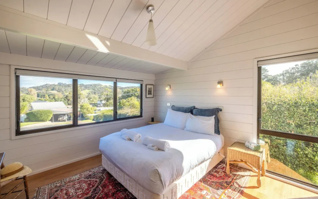 Matai Cottage in Oneroa with Sea Views – Guest Rooms – Blackpool