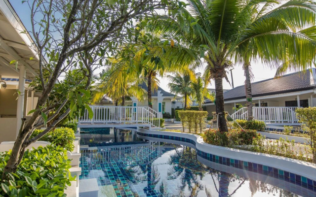 Blu Boat Pool Access Resort and Villas