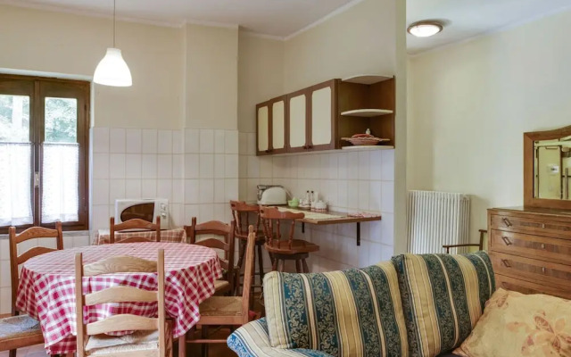 Unique Holiday Experience in Greenery near Lake