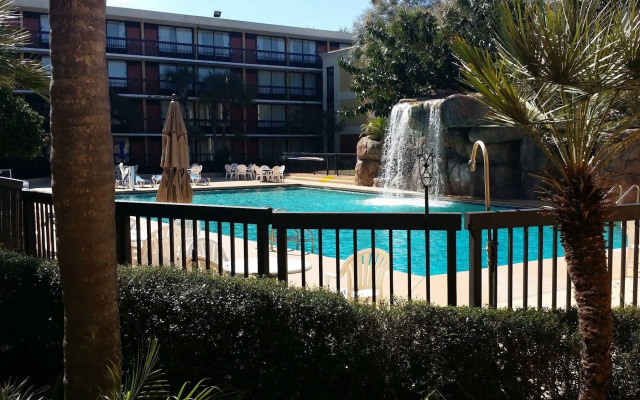 Opal Hotel & Suites