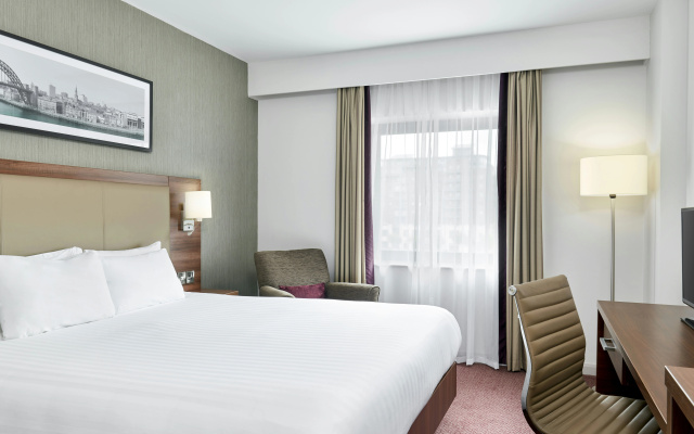 Leonardo Hotel Newcastle Quayside - Image 3