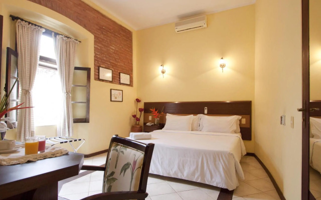 Solar do Carmo Suites & Apartments