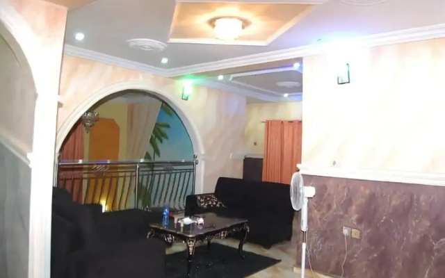 6 Bedroom Serviced Apartments In House in Benin