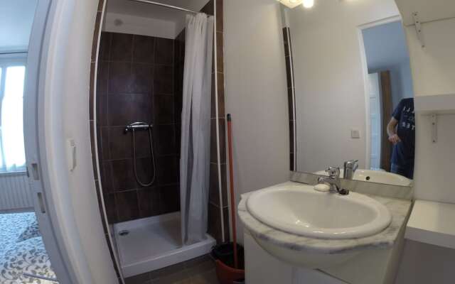 Fonty Cosy Yard side Top last floor