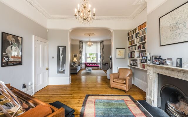 Luxurious Highbury Mansion with Beautiful Garden