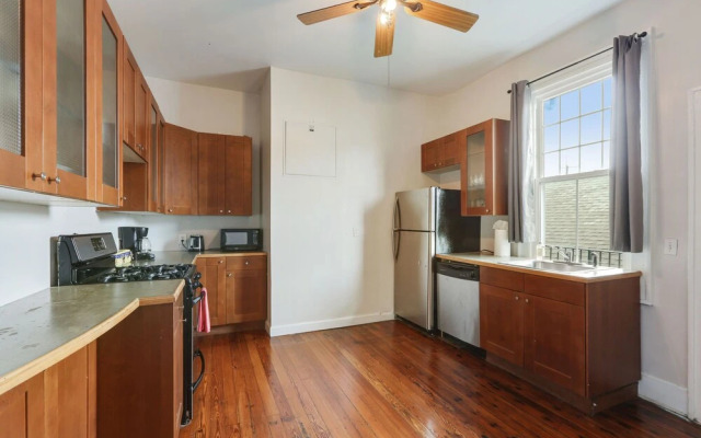 Freret Apartments near Street Car & Tulane