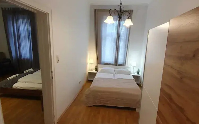 Modern 2BR Apt Downtown Long Stay