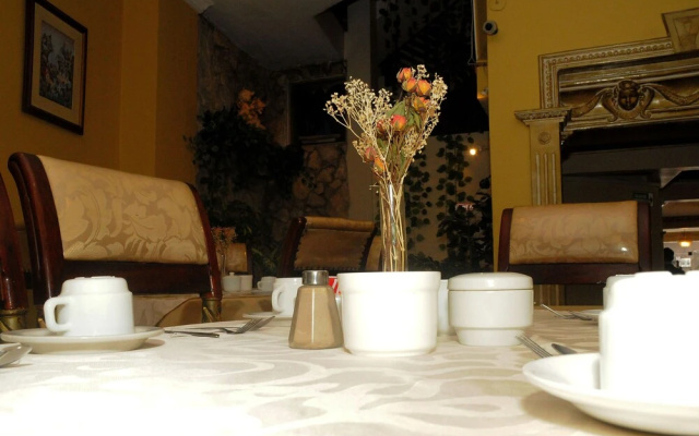Colony Inn Hotel