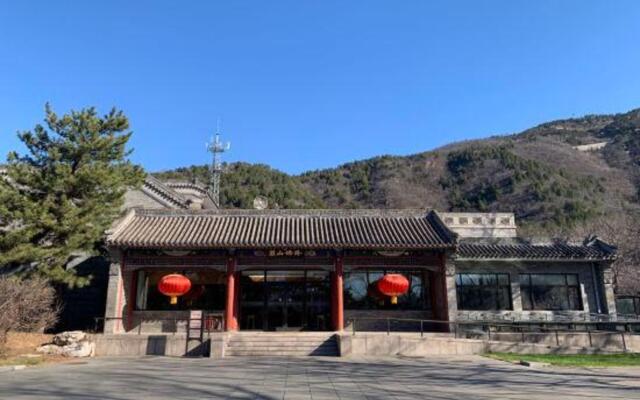 Wofo Villa Courtyard Hotel