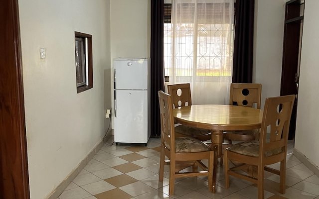Inviting 3-bed House in Akright City Jennifers
