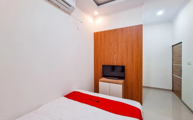 RedDoorz Syariah @ Boemi 2 Guesthouse Tasikmalaya – Guest Rooms – Tasikmalaya