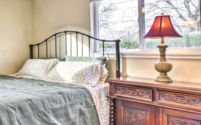 Well-appointed Milwaukie Home: Great Location