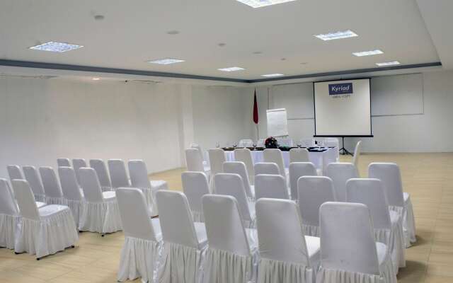 Kyriad Arra Hotel Cepu