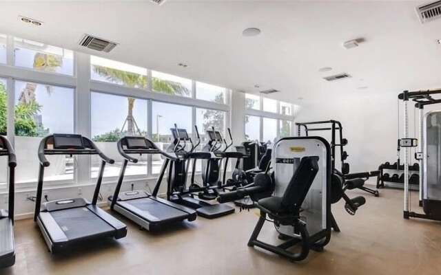 914 Tiffany House 1 Bedroom Condo by RedAwning