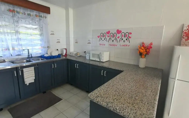 Cosy 2 bedroom unit with pool,Wifi parking