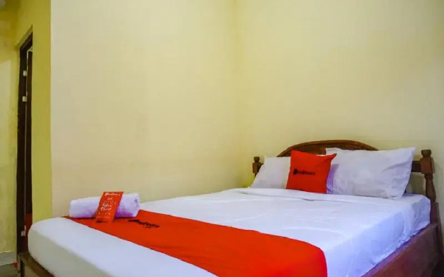 RedDoorz near Buleleng Harbour 2