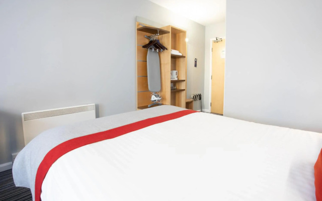 Holiday Inn Express Dunfermline by IHG