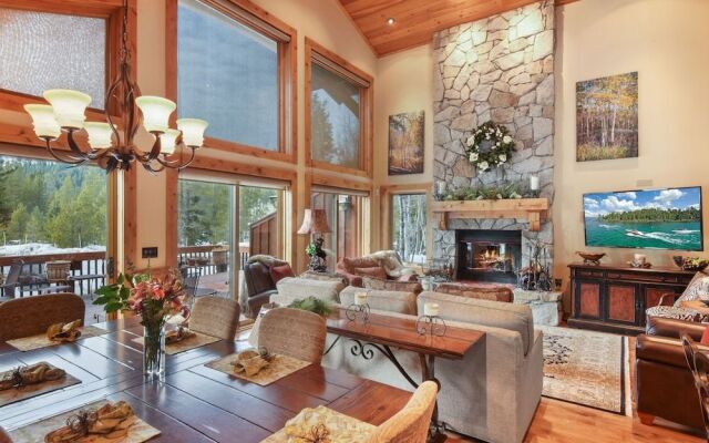 Wulf's Lodge at Olympic Valley Unwind in Hot Tub!