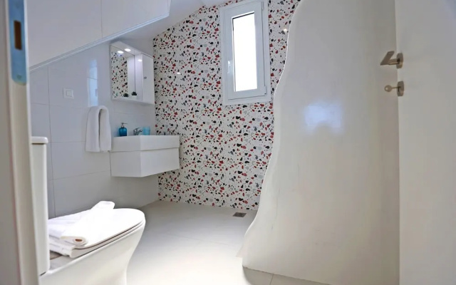 Xenos Villa 5 With a Private Pool Near the sea