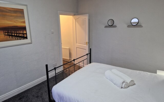 Birtley's Diamond 3 bed Apt, Sleeps 6 Guests