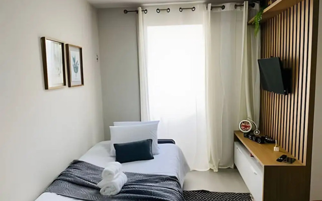 APTO prox Ponte amizade 5 pessoas com AC