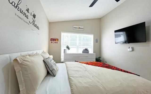 Stardust Villa 4 Bedroom Home by RedAwning
