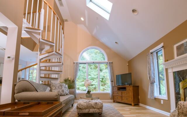 Villa On The River Inn