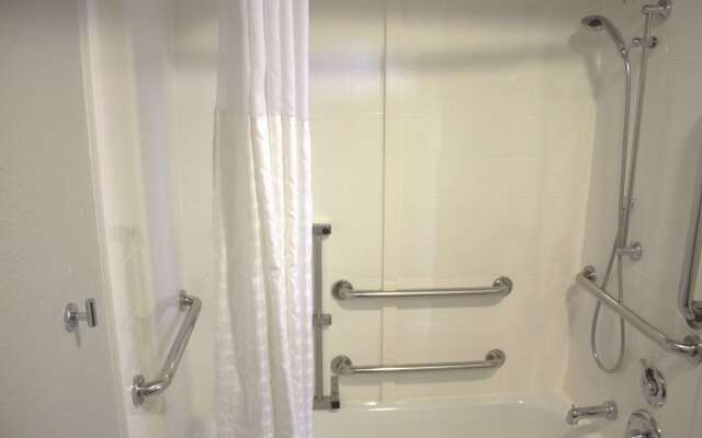 Clarion Pointe Statesville