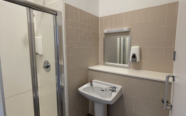 Leevin Hostel George