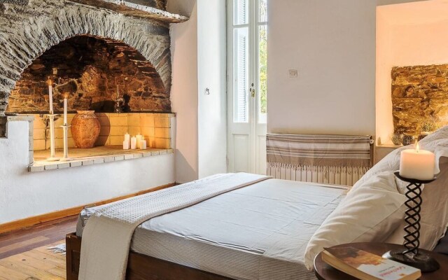 "Harmony" Apt in Stone Tower 1690 • Andros Island