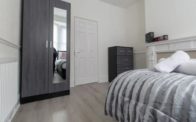 Lux Apartments 4 Bedroom House Sutcliffe