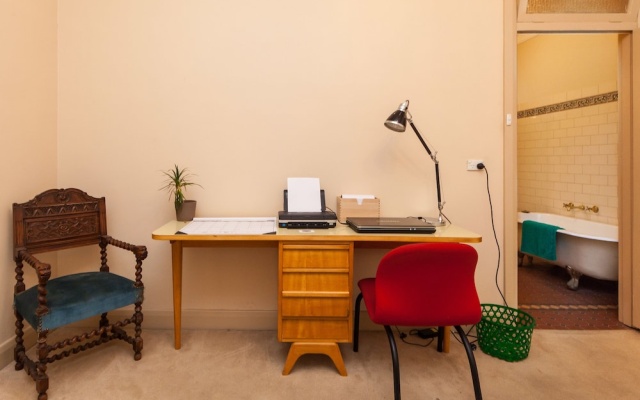 MADELINE, 1BDR Fitzroy Apartment – Guest Rooms – Melbourne