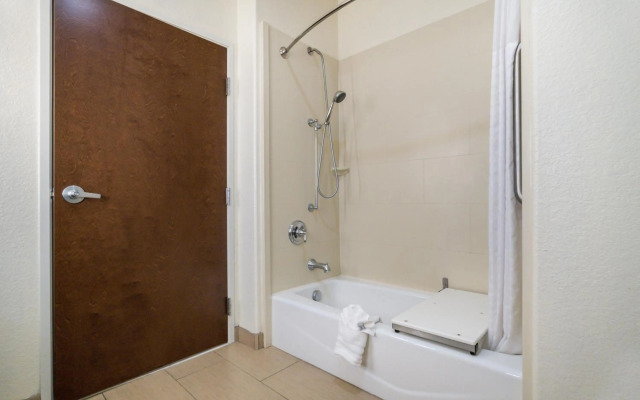 Comfort Inn & Suites Victoria North