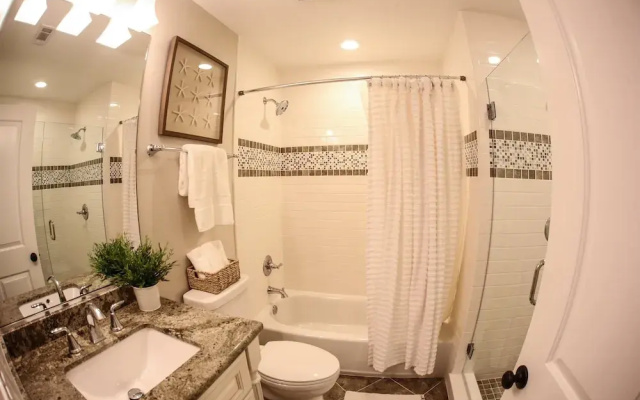 Fantastic 6 bedroom 4 bath Pool Home