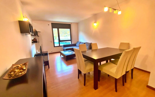 Tucamp 2,8 Al lado del Telecabina