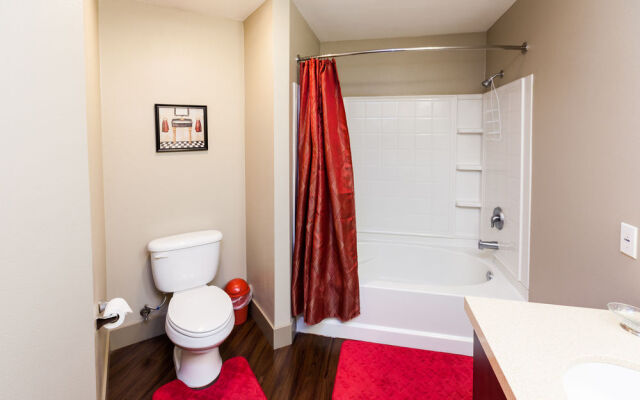 Heaven on Hollywood Furnished Apartments