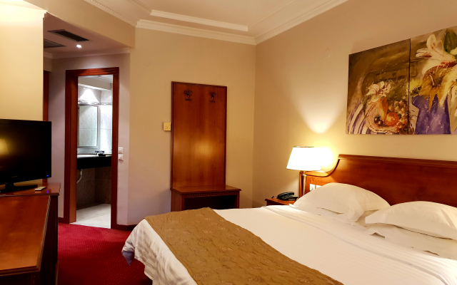 Royal Hotel