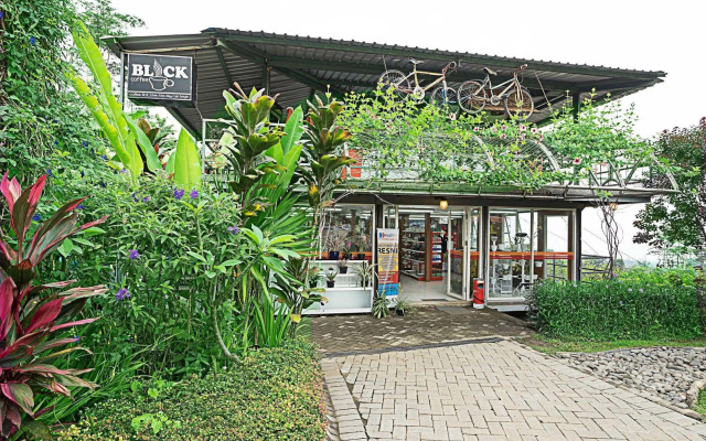 Royal Caravan Hotel Trawas