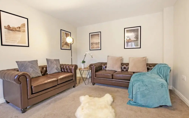 Detached 4 Bed-ultrafast Wifi,garden,free Parking