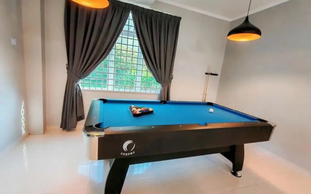 Comfy Tok Sira Home Kuantan 5 BR
