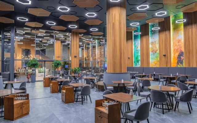 The Norm Collection Door'a