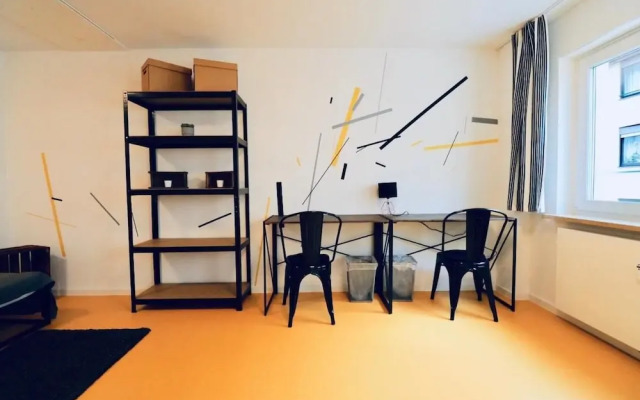 Nice and clean hostel room for 3 2C