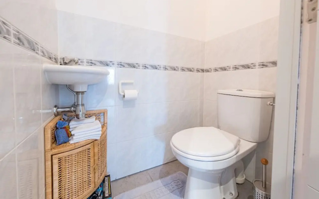 Apartment With Frontal Sea-views