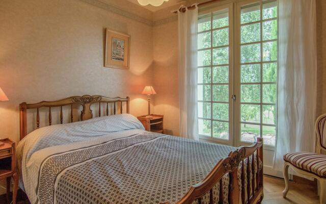 Cozy Villa in Saint-bonnet-la-rivière With Swimming Pool