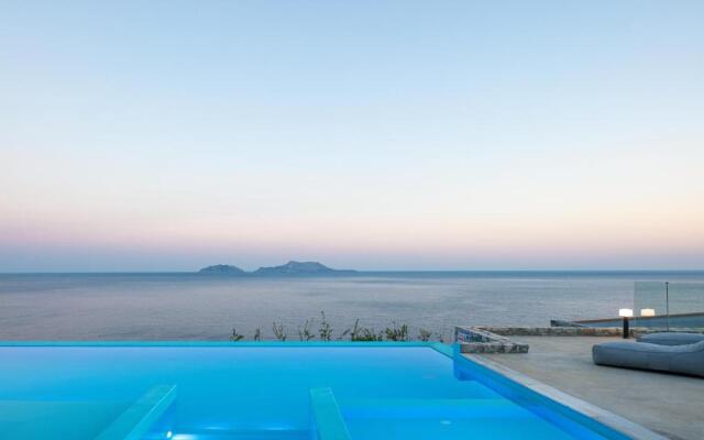 Seafront elegant villa, with infinity pool & devine views!