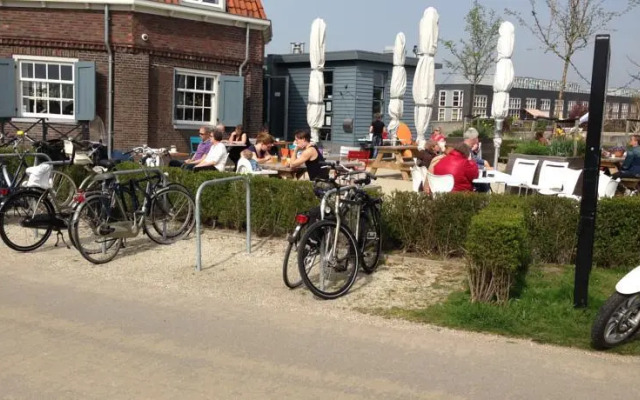 B&B Houseboat between Amsterdam Windmills