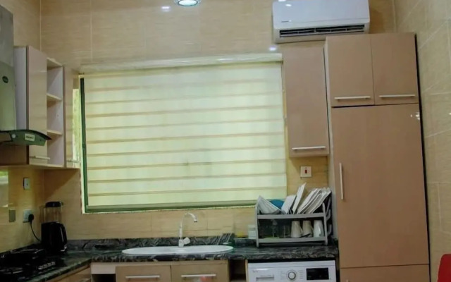 House 8 Apartment